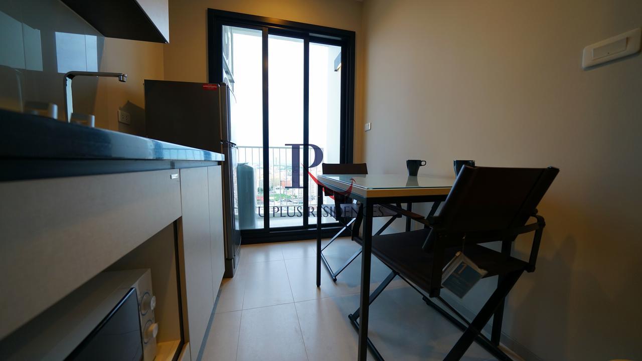 The Base Pattaya Apartment Bagian luar foto