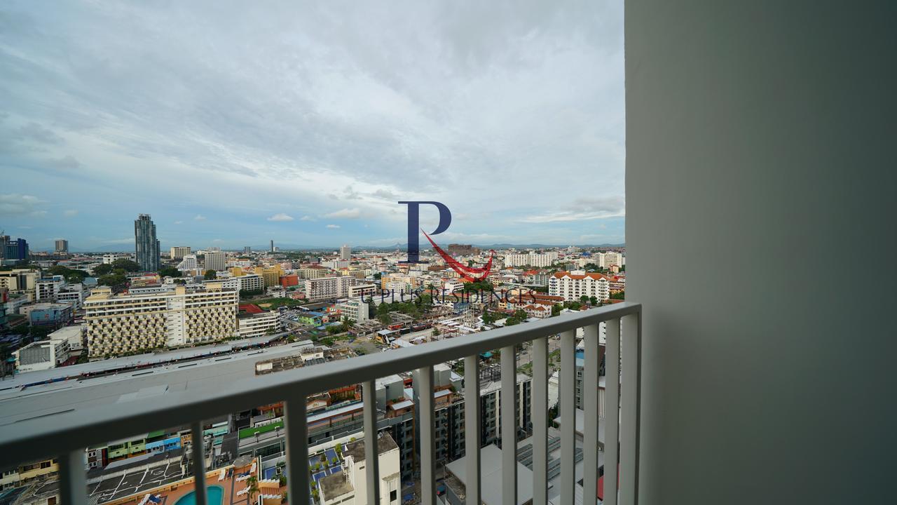The Base Pattaya Apartment Bagian luar foto