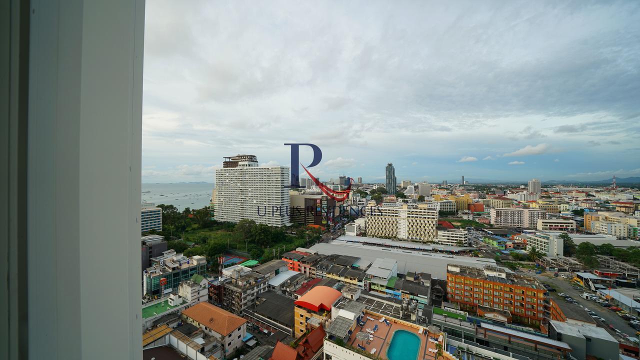 The Base Pattaya Apartment Bagian luar foto