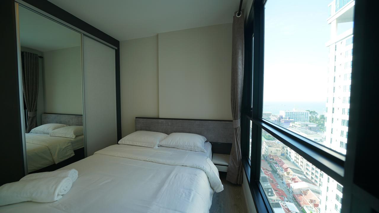 The Base Pattaya Apartment Bagian luar foto