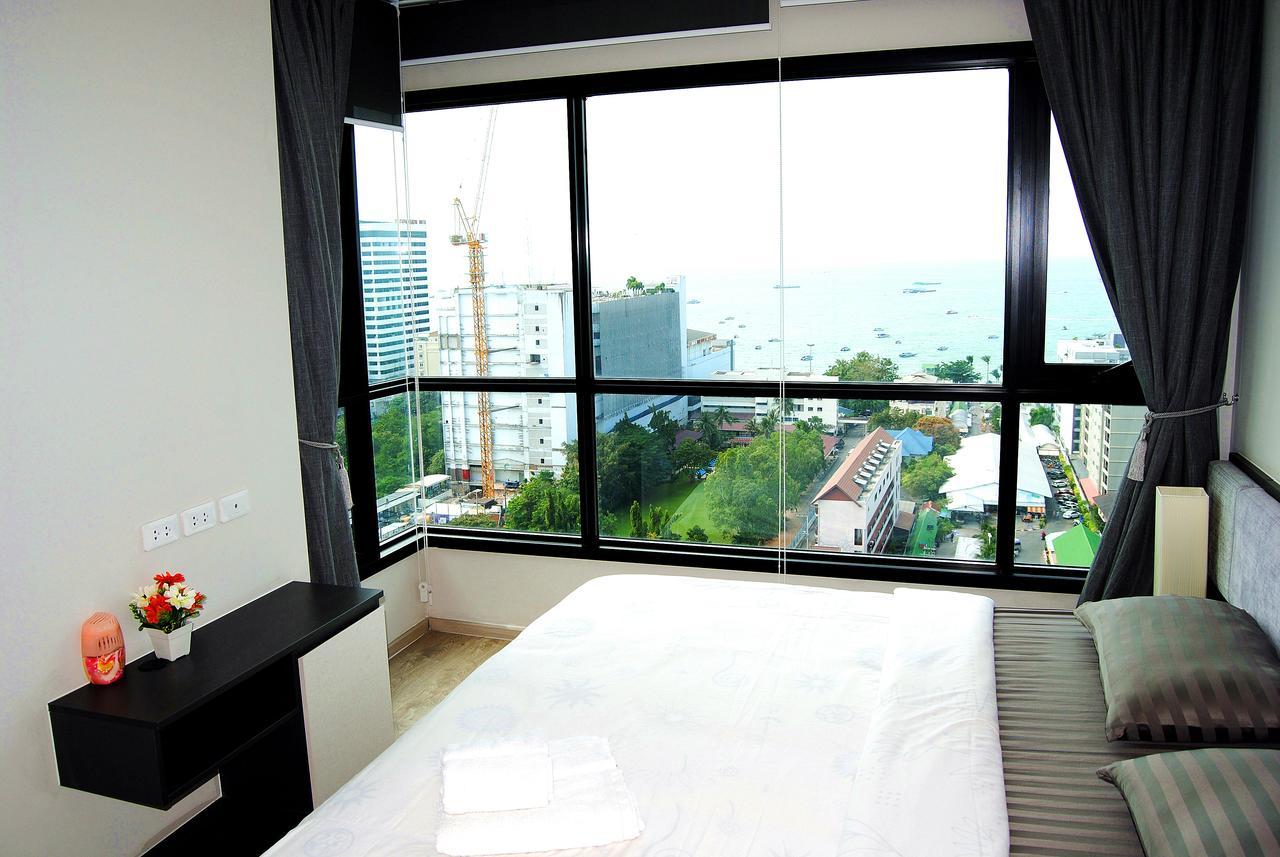 The Base Pattaya Apartment Bagian luar foto