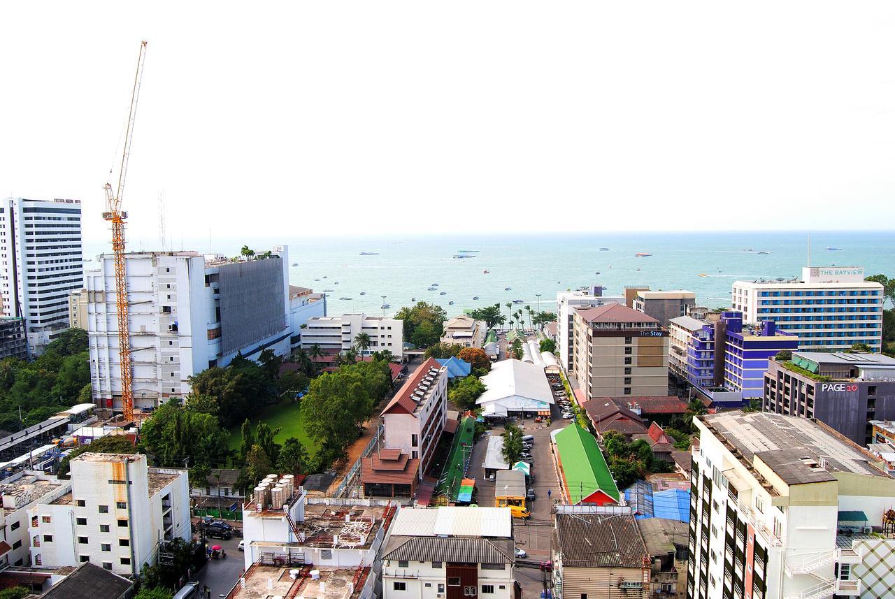 The Base Pattaya Apartment Bagian luar foto